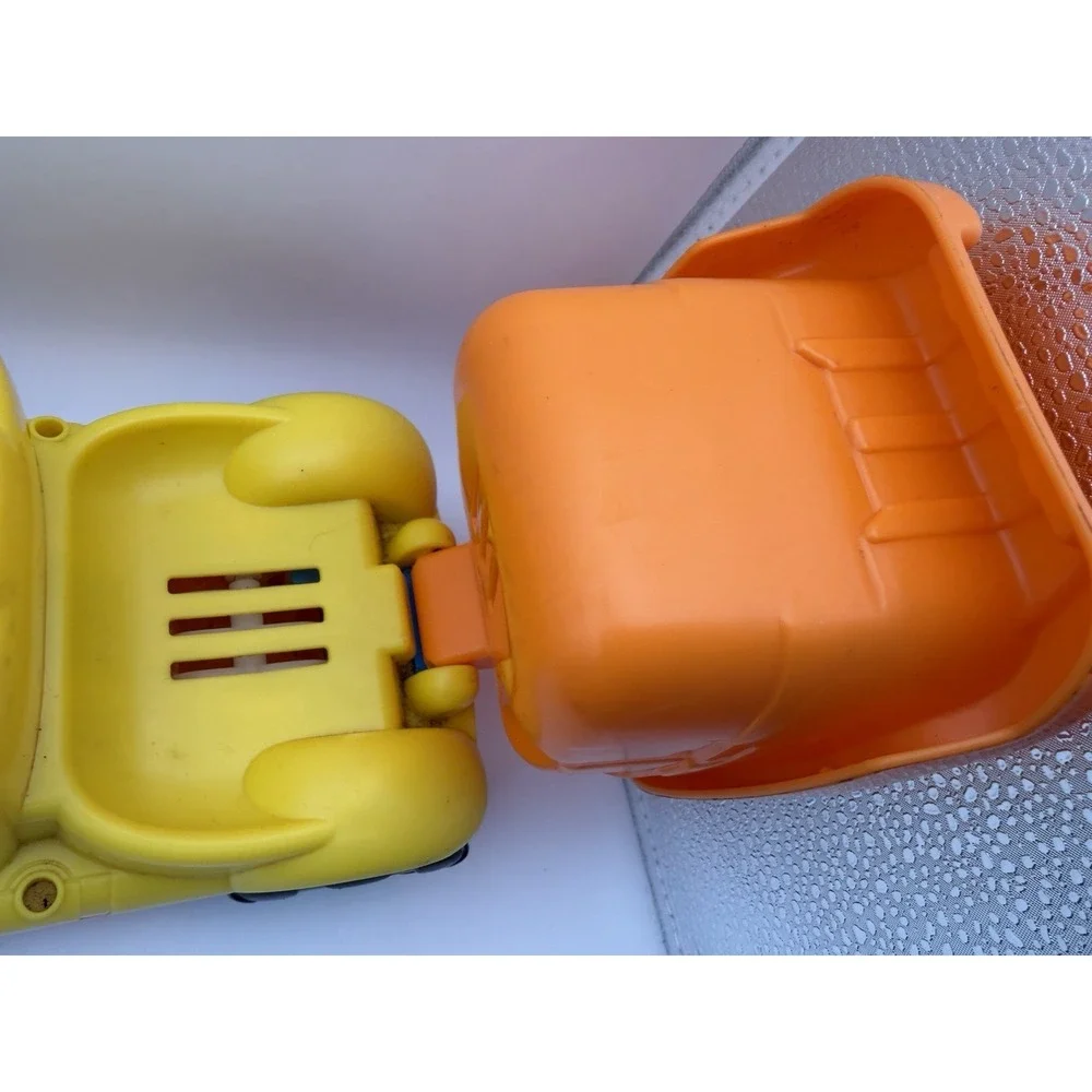 Fisher-Price Little People Dump Truck Toy 2009 Ages 1-4 Years. Works!